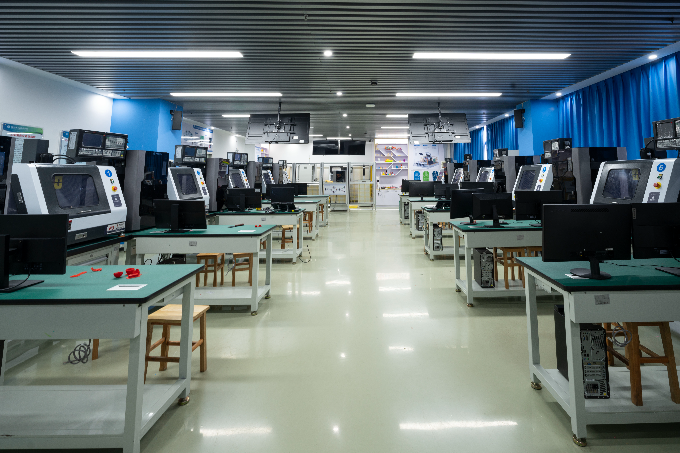 B201 数字孪生未来智造中心实训室.jpg