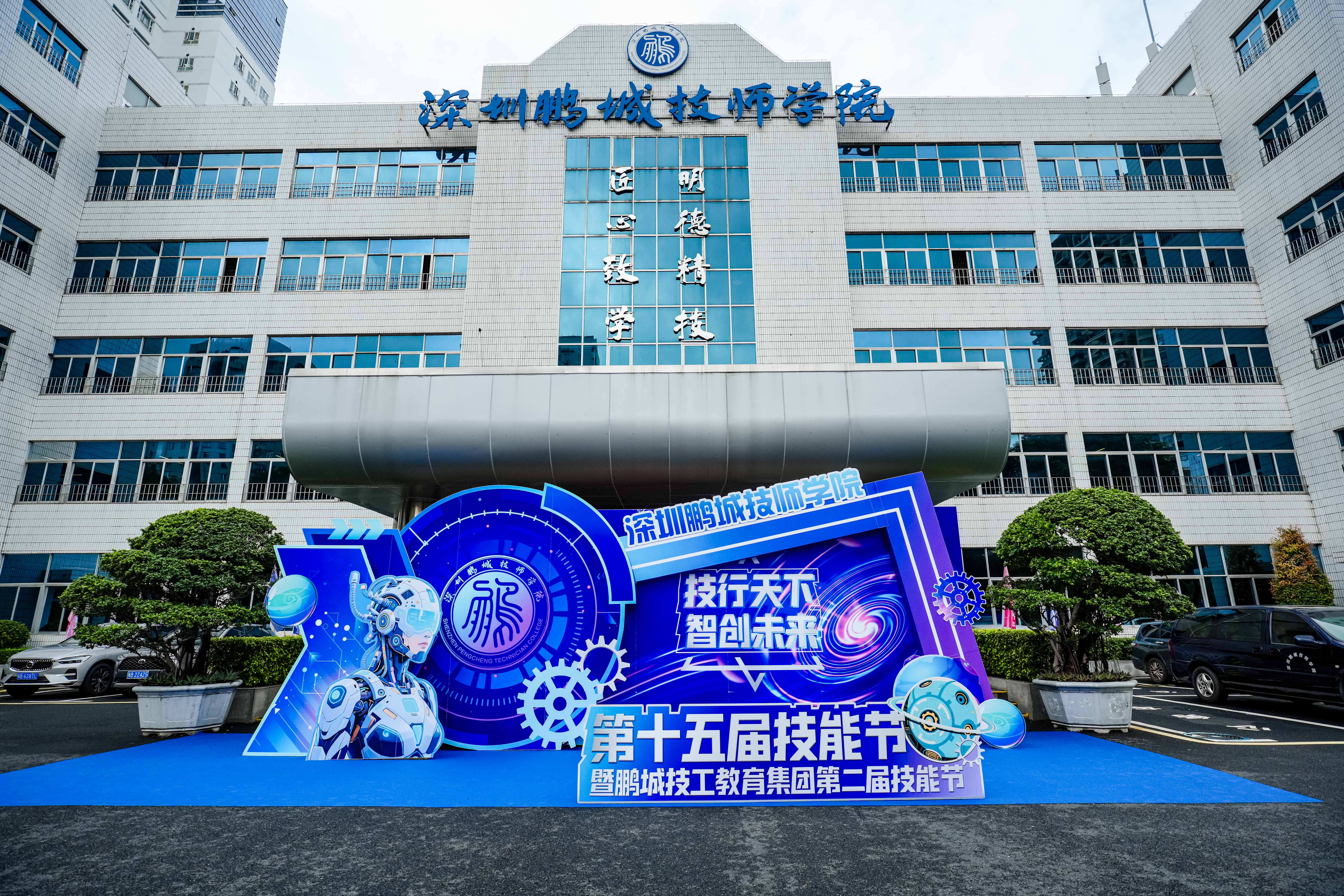 校门口.jpg