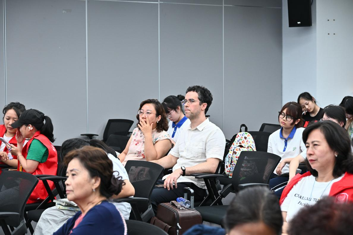 图片5凤凰卫视社会观察员吴海宁分享湾区青年参与亚太交流的实践路径.png