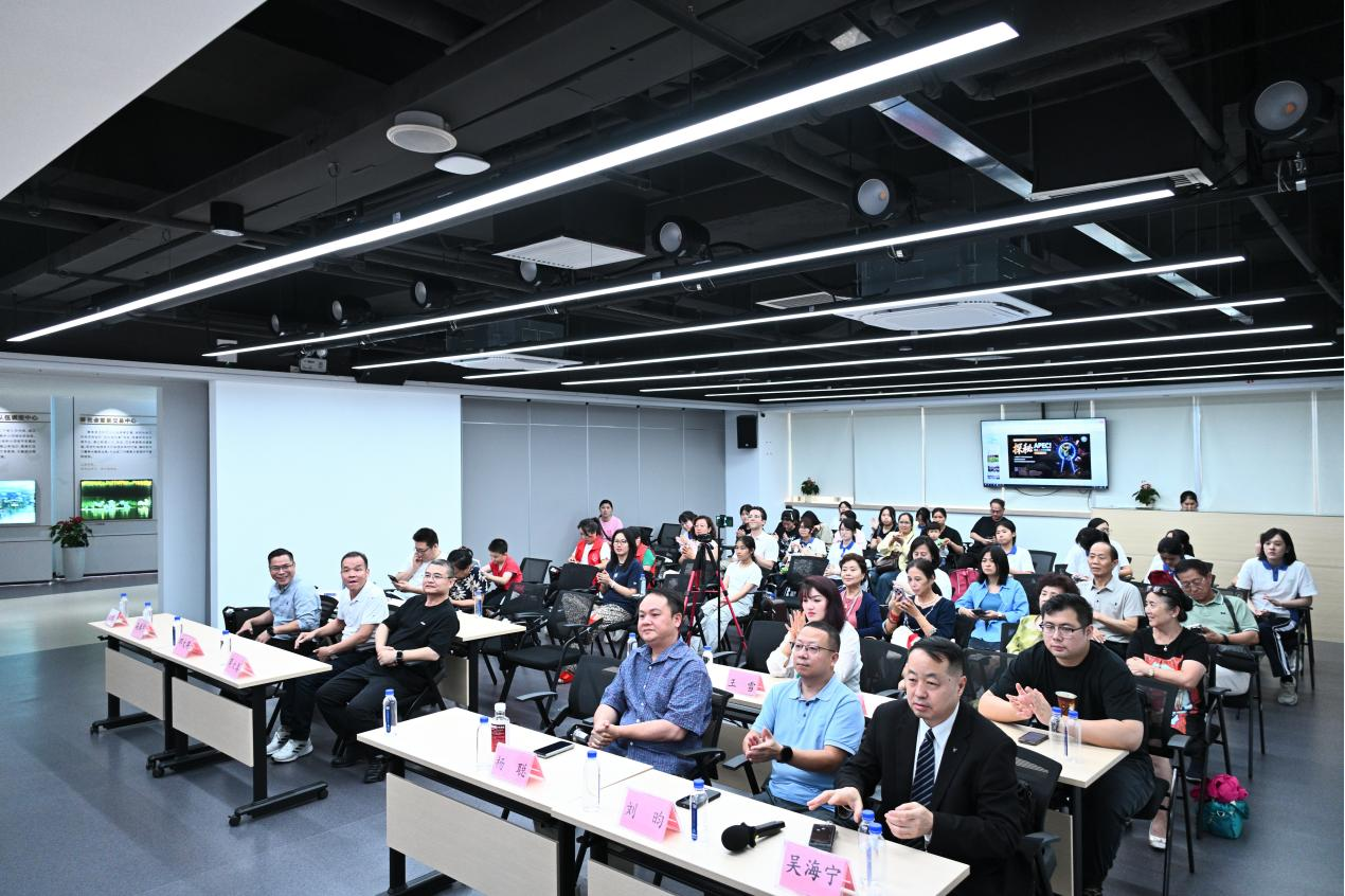 图片6北京大学于长江教授作亚太区域合作主题学术讲座.png