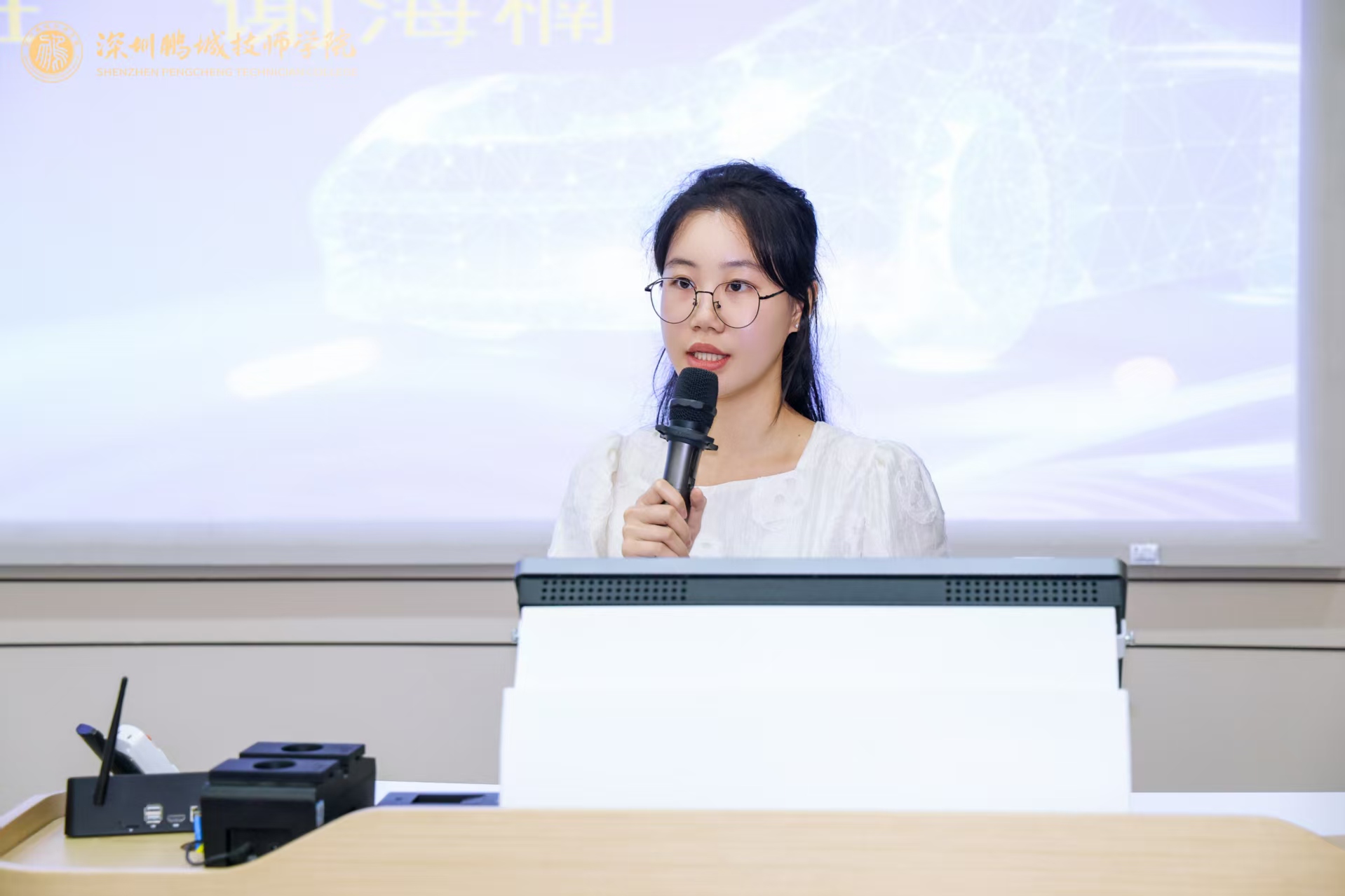 优秀毕业生--人工智能应用学院  谢海楠.jpg